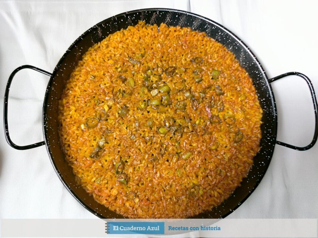 arroz con verduras en paella, seco y dorado