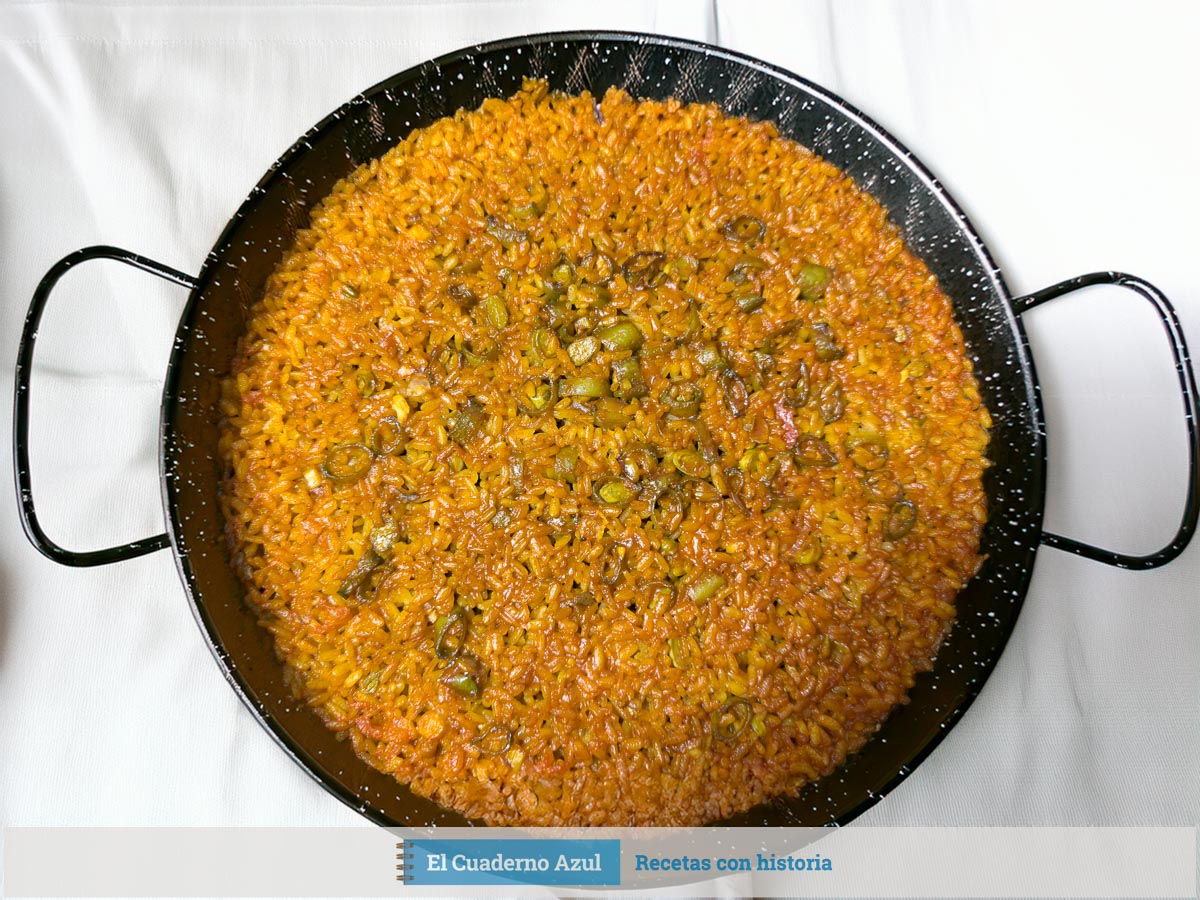arroz con verduras en paella, seco y dorado
